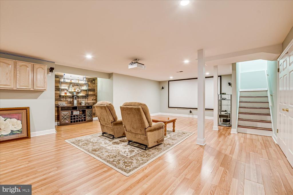 9 Marion Dr