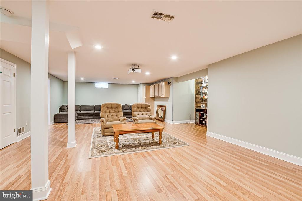 9 Marion Dr