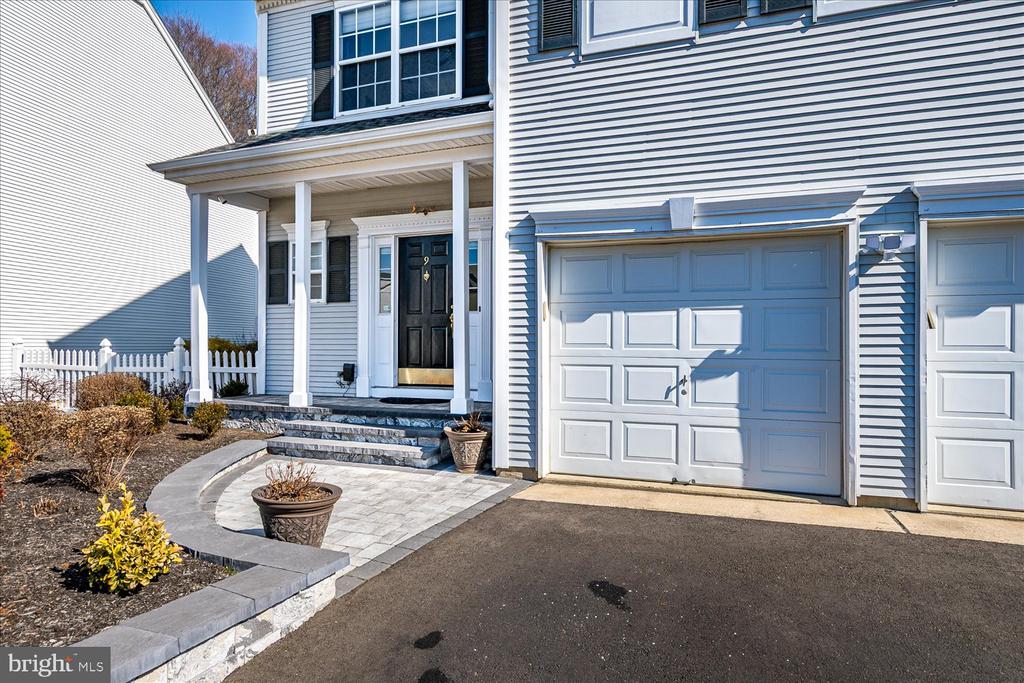 9 Marion Dr
