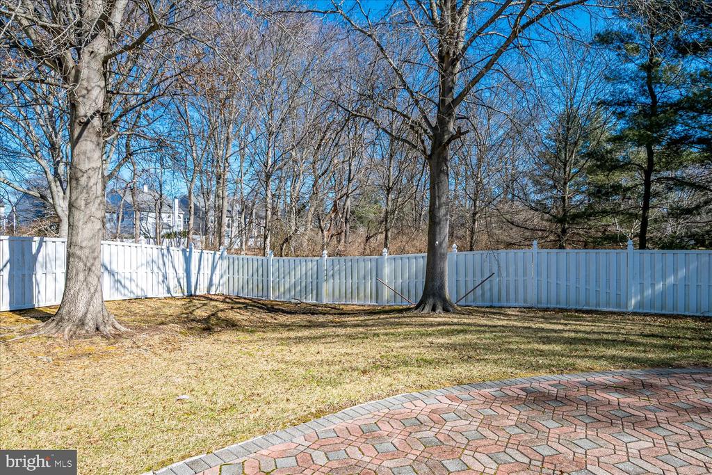 9 Marion Dr