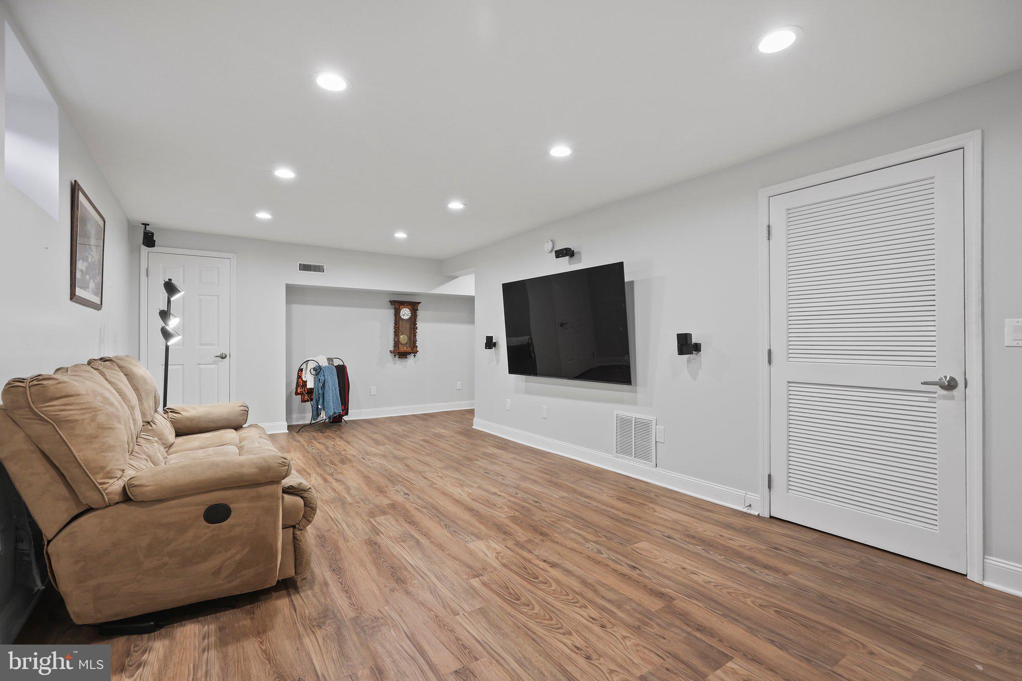 16 Clinton Ct