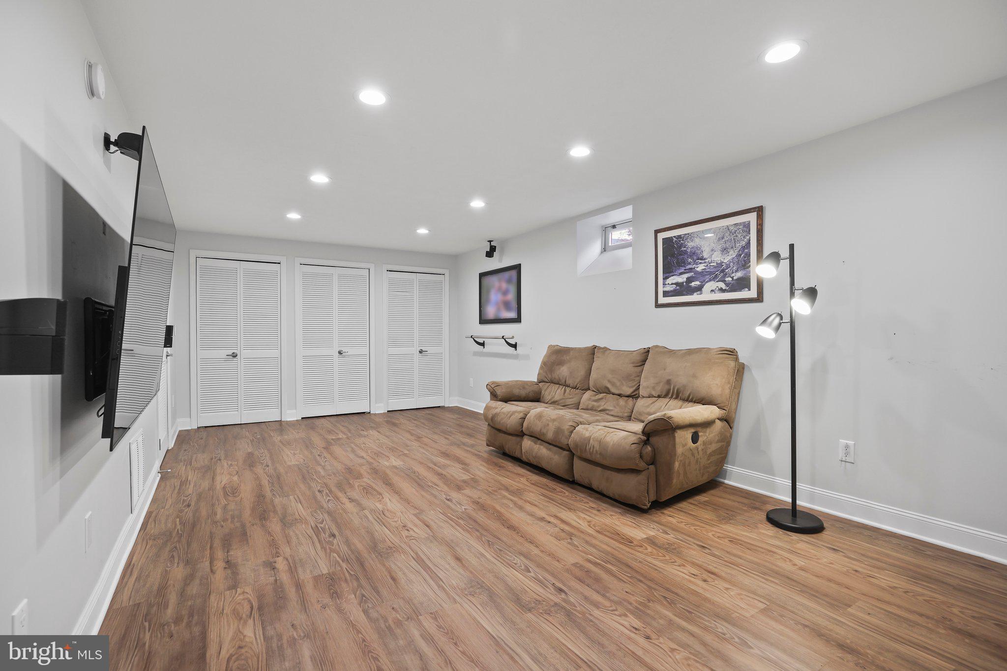 16 Clinton Ct
