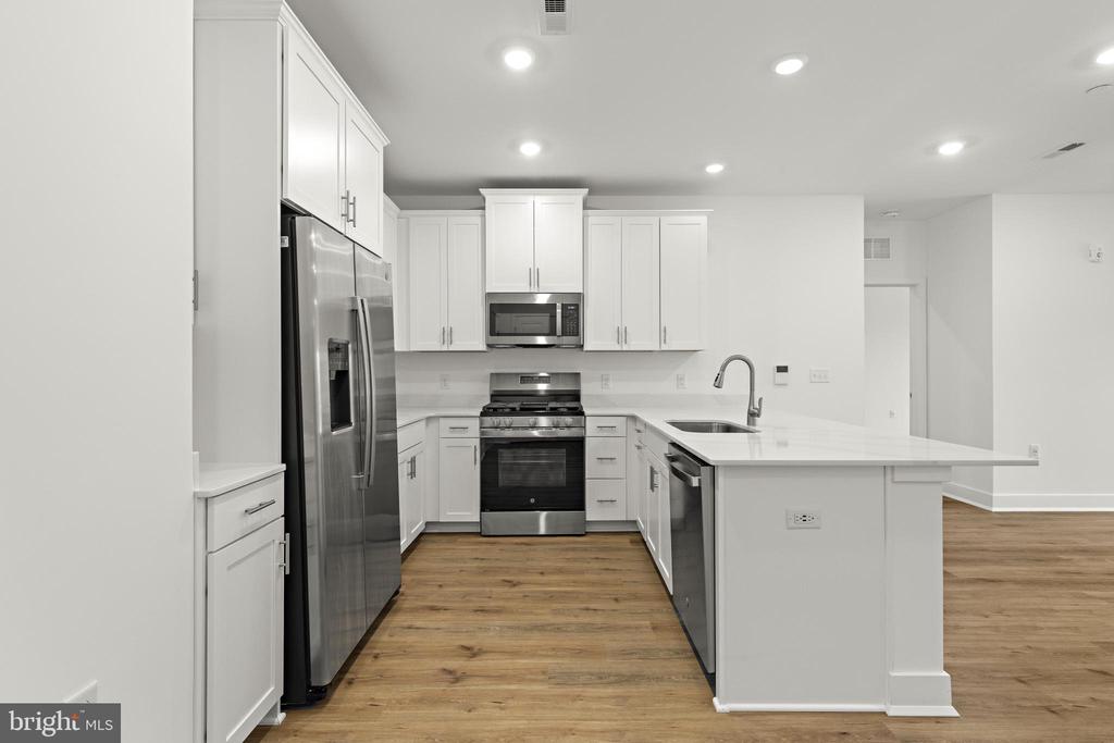 27205 RADFORD