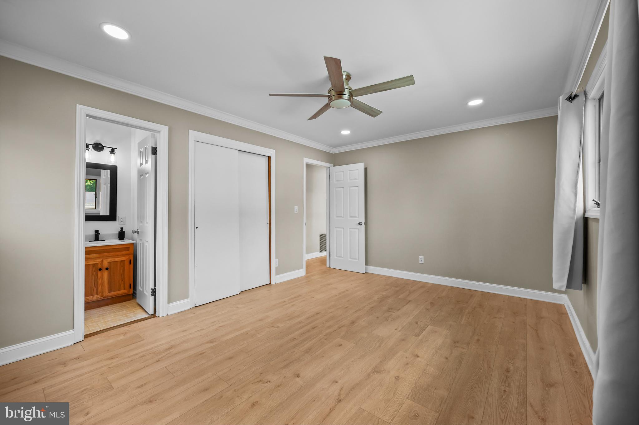 16 VENUS ROAD