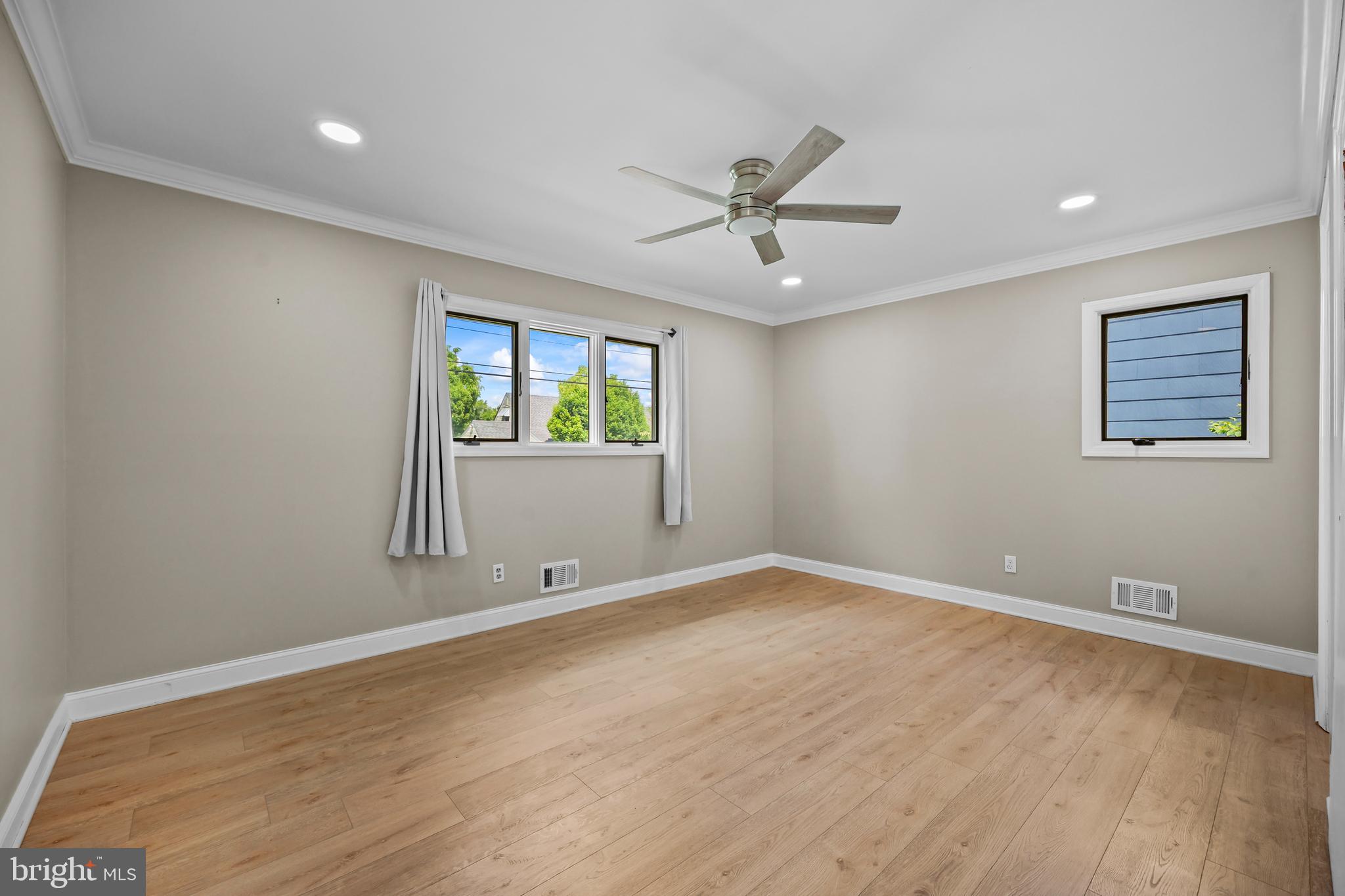 16 VENUS ROAD