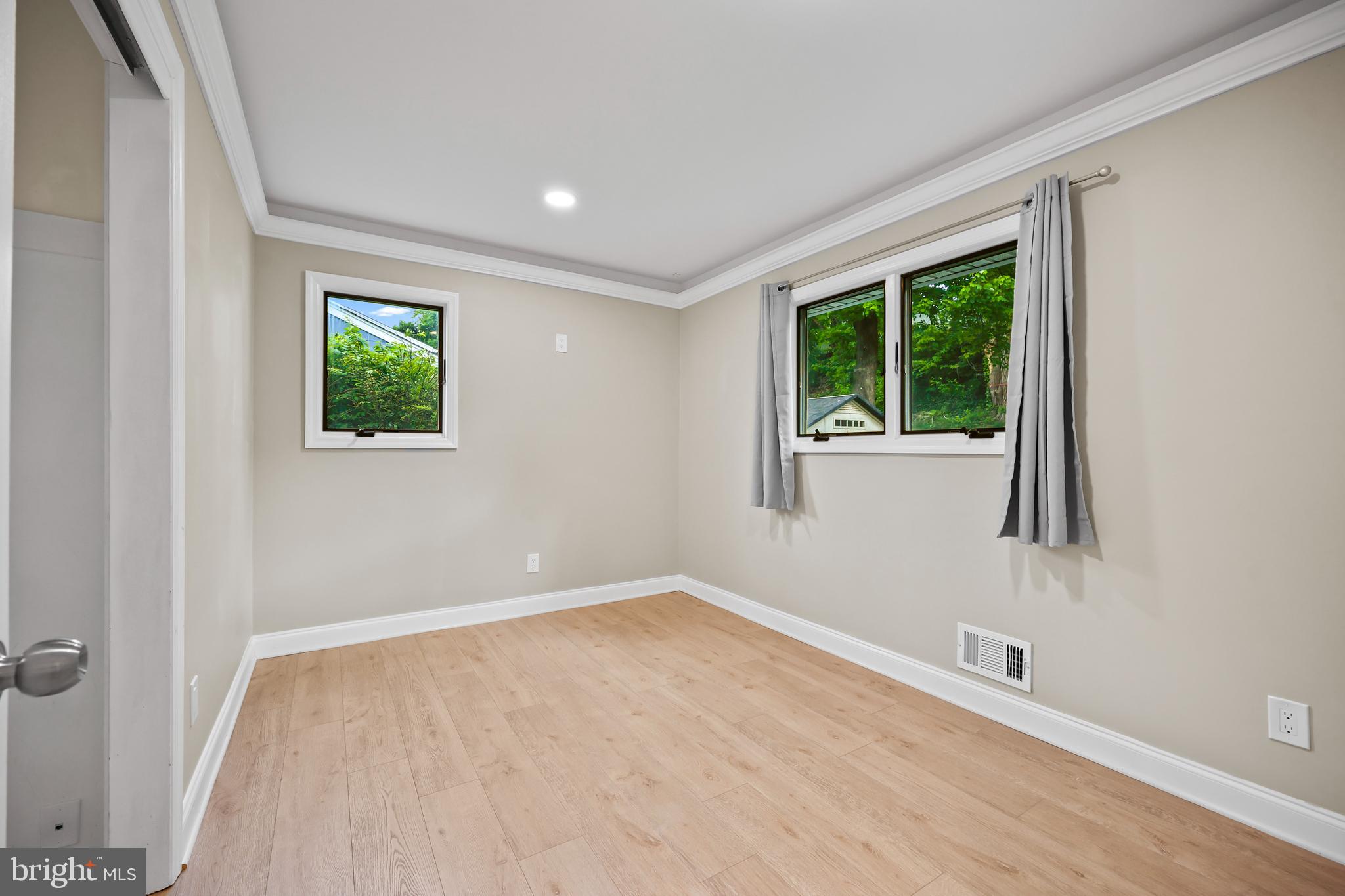16 VENUS ROAD