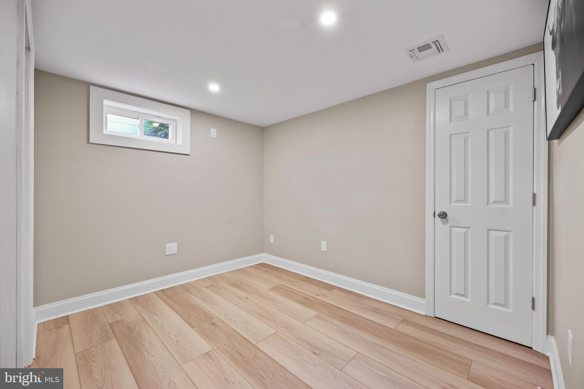16 VENUS ROAD