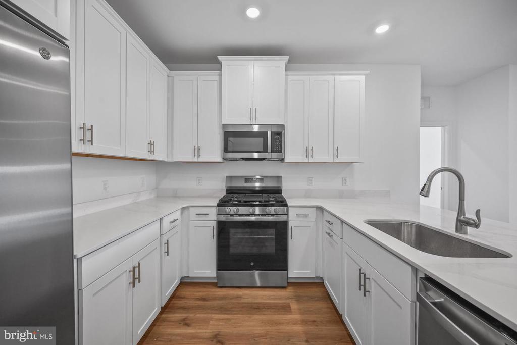29305 RADFORD