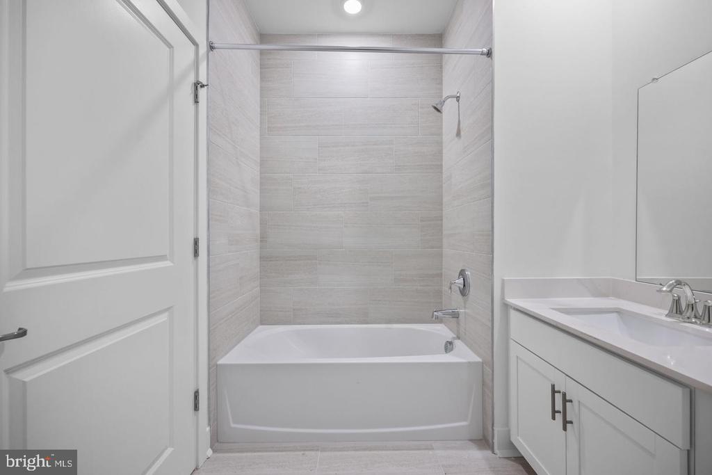 29305 RADFORD