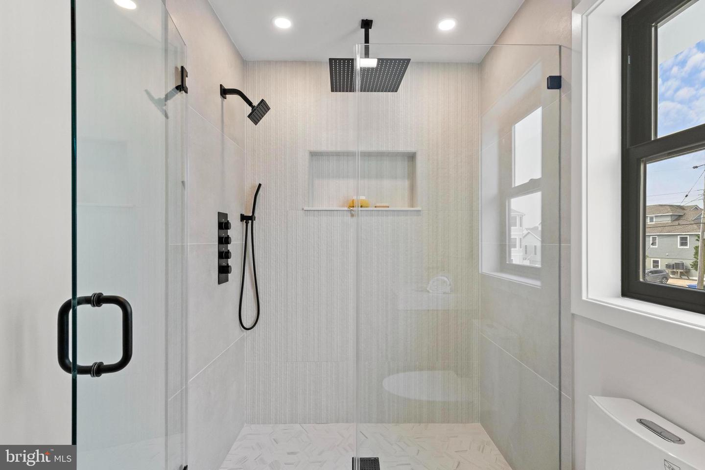 1166 Jennifer Ln