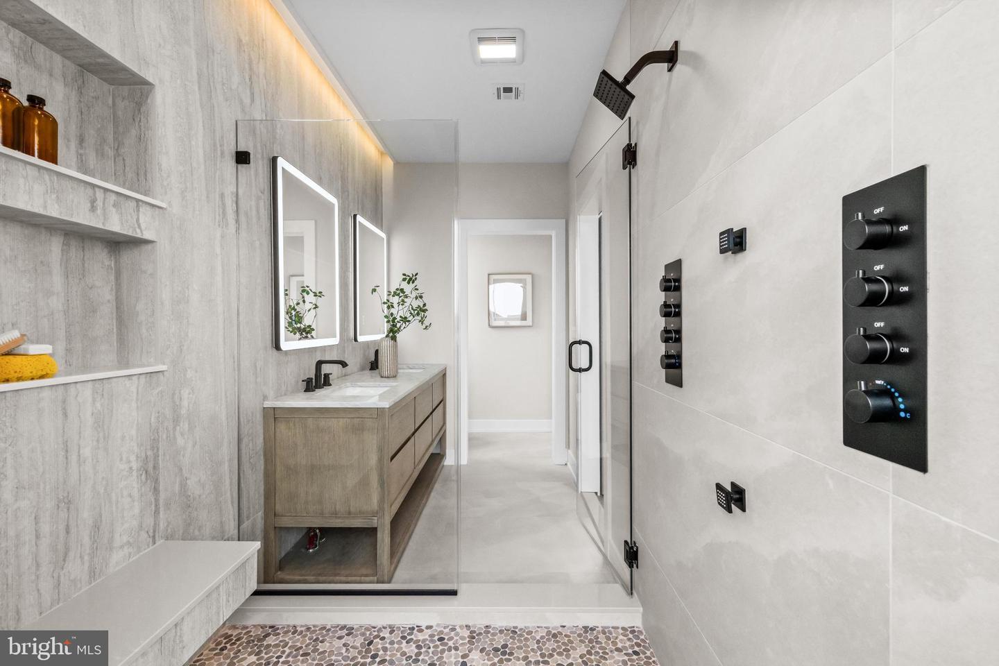 1166 Jennifer Ln