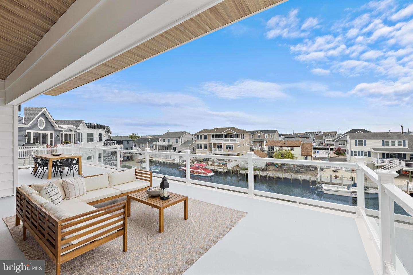 1166 Jennifer Ln