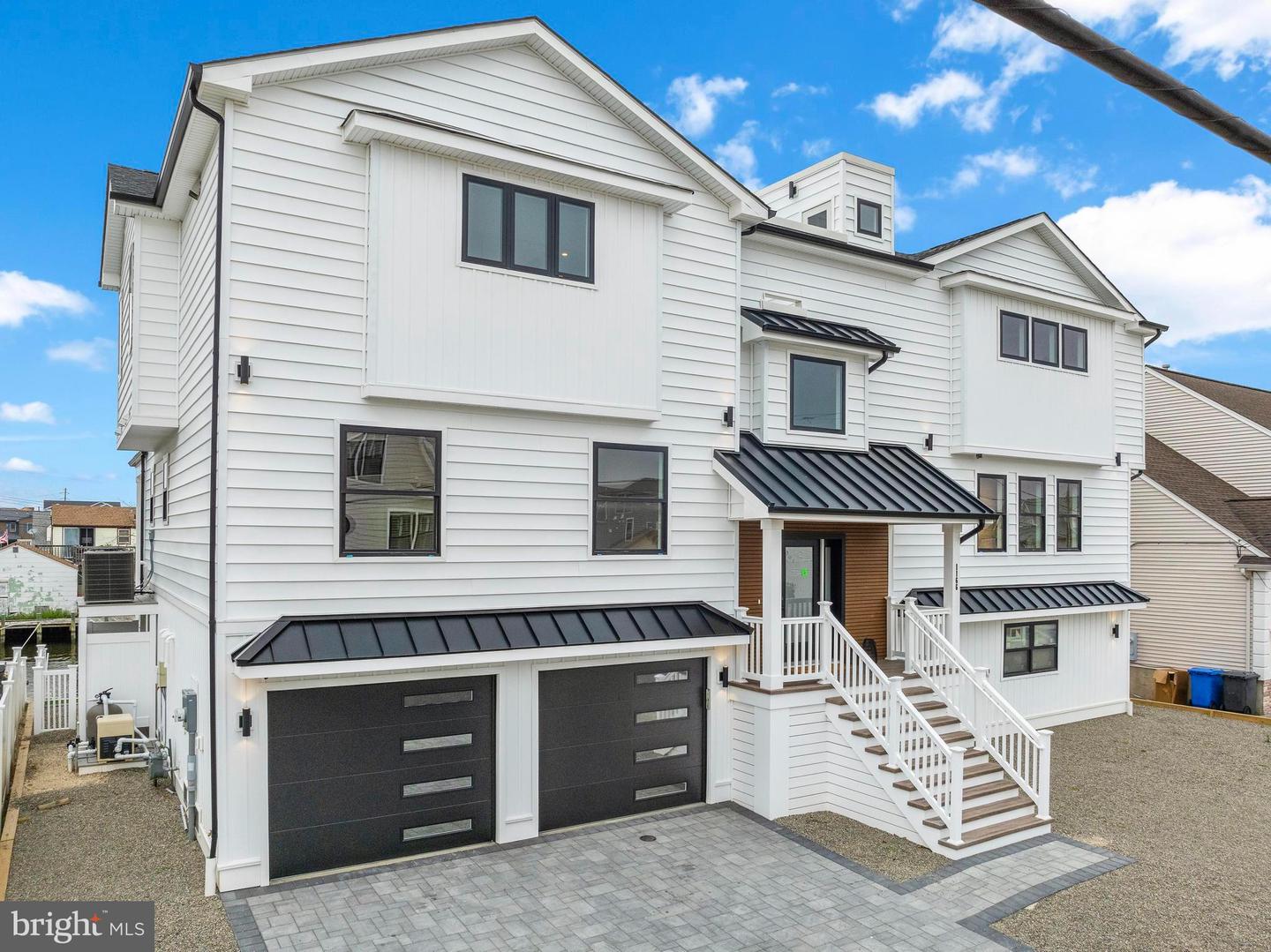 1166 Jennifer Ln