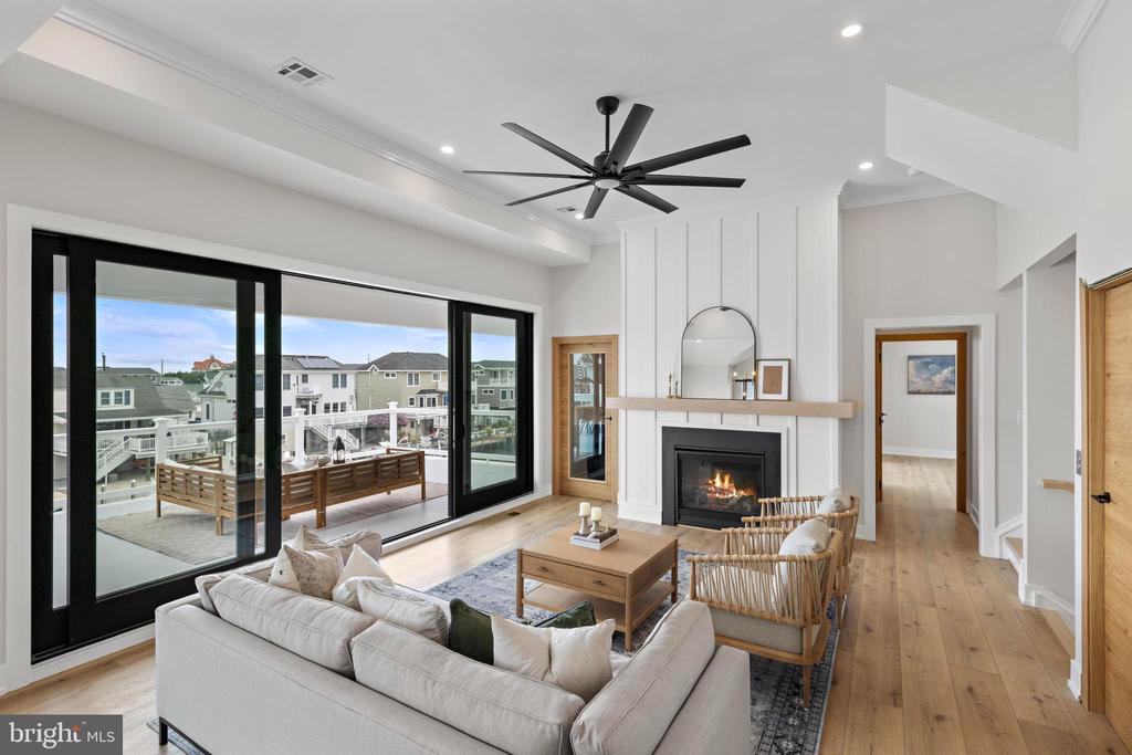 1166 Jennifer Ln