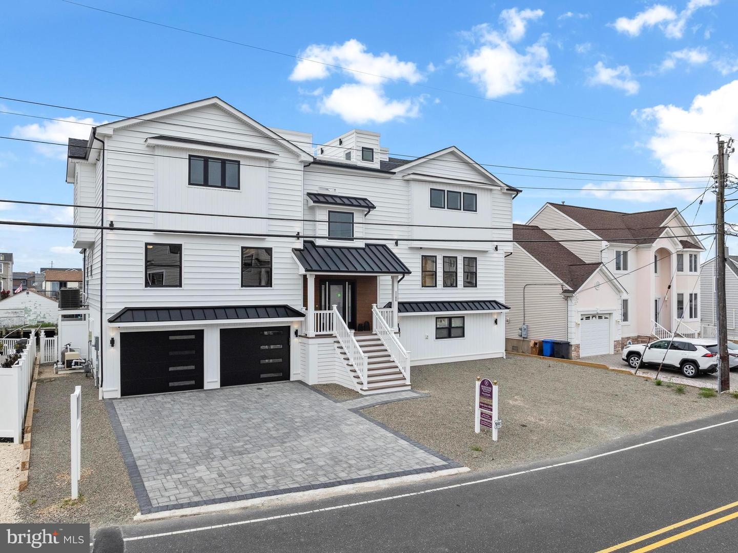 1166 Jennifer Ln
