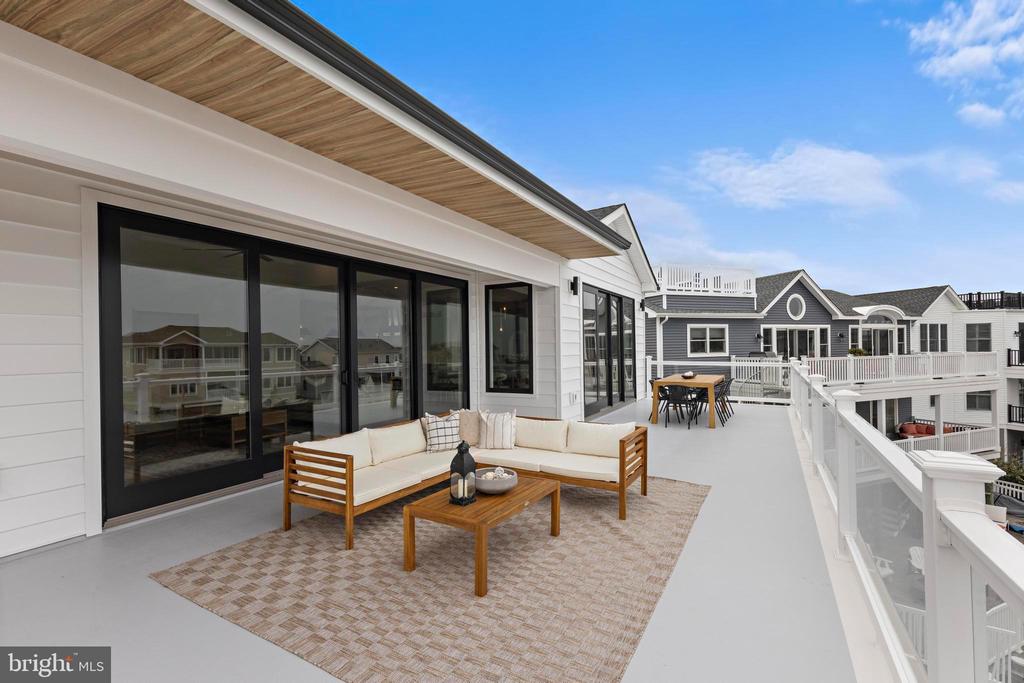 1166 Jennifer Ln