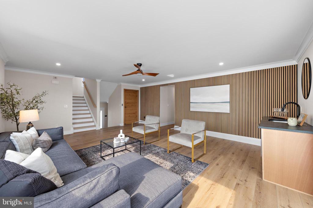 1166 Jennifer Ln