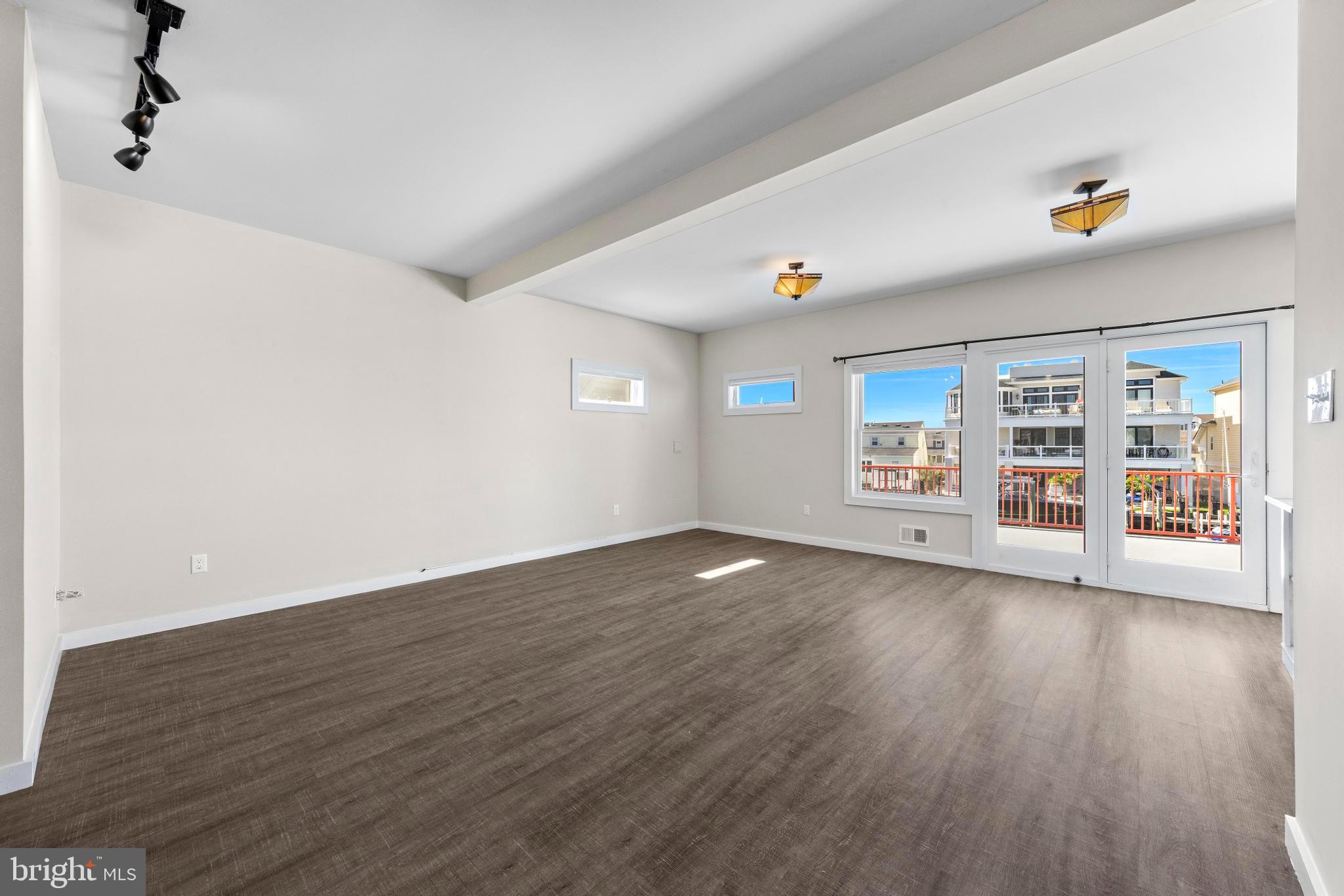 1169 Jennifer Ln