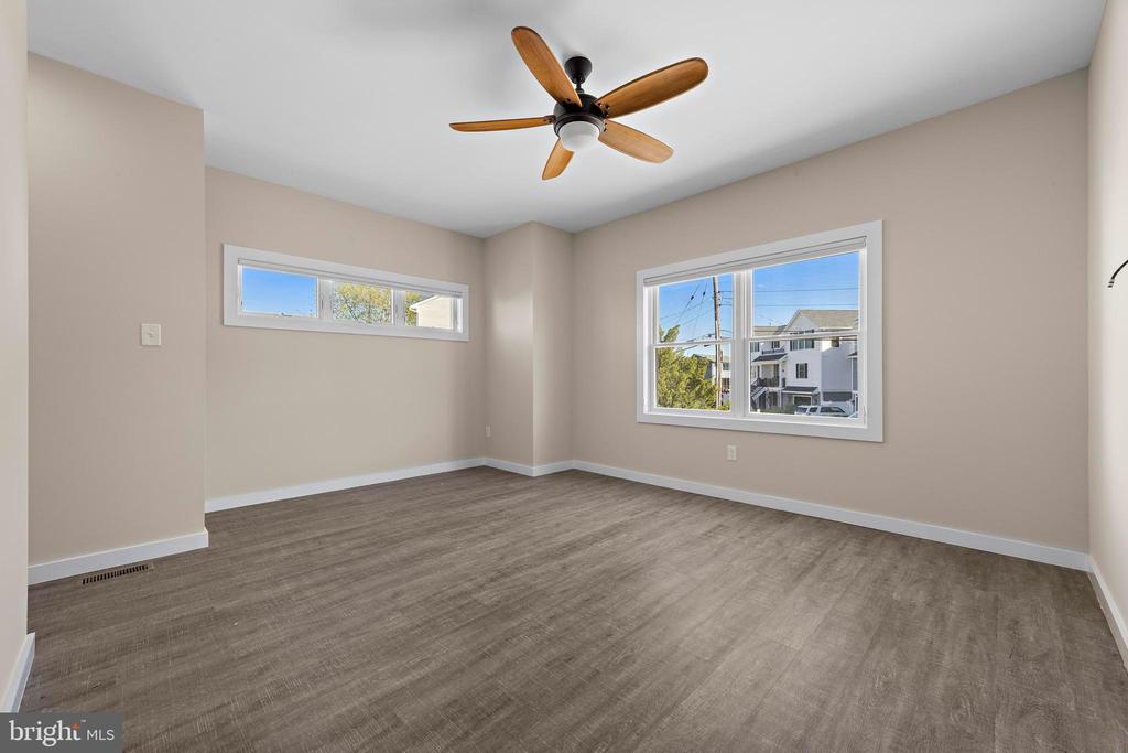 1169 Jennifer Ln