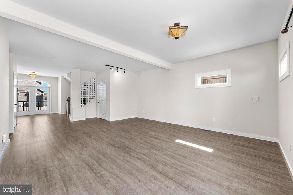 1169 Jennifer Ln