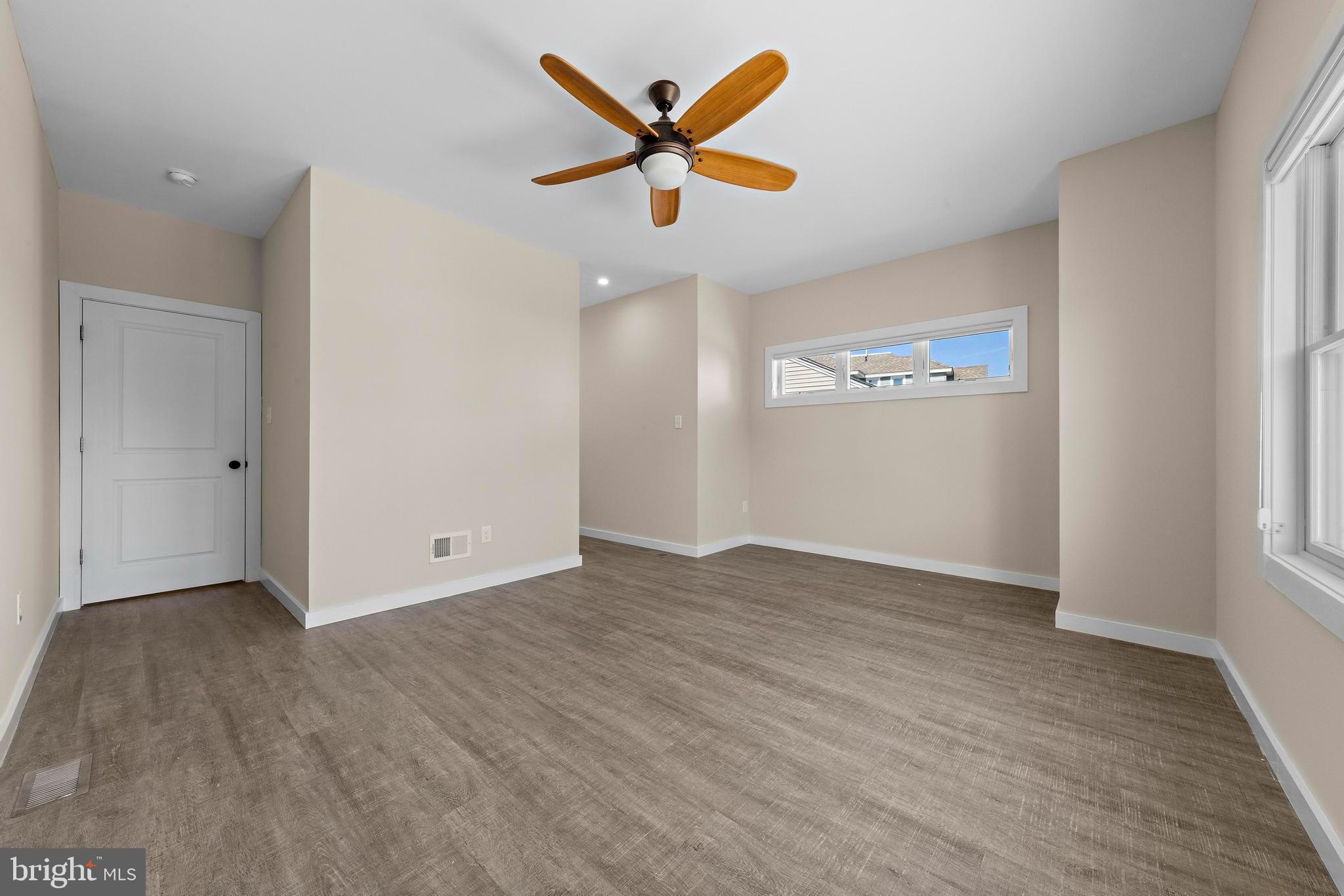 1169 Jennifer Ln