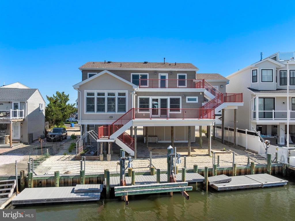 1169 Jennifer Ln