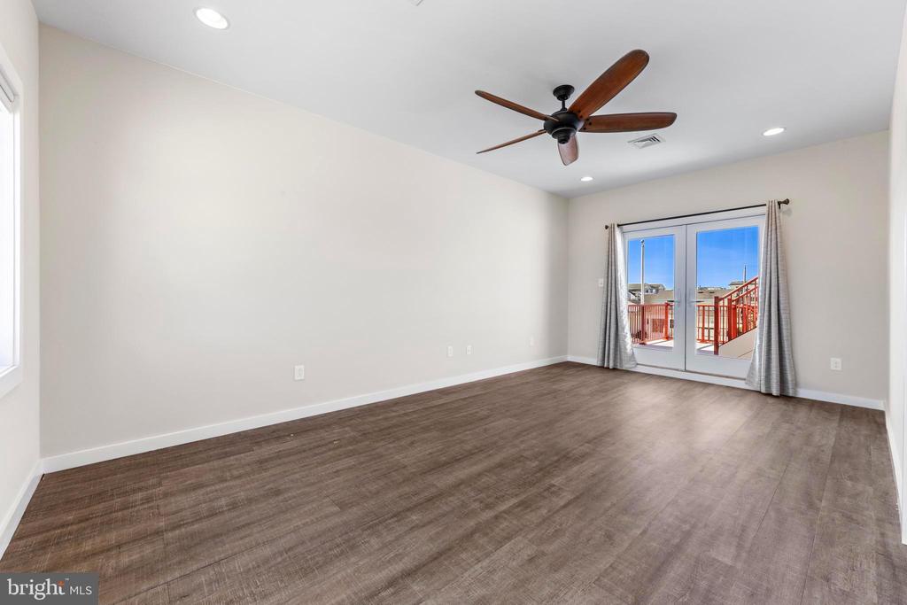 1169 Jennifer Ln