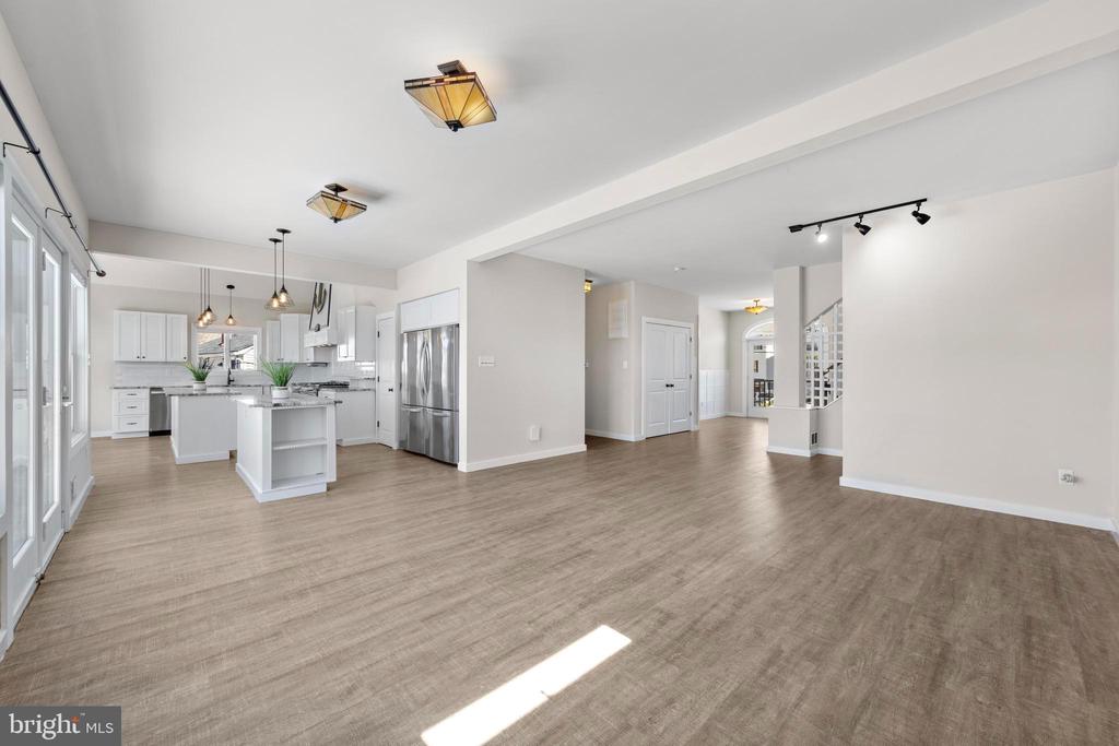 1169 Jennifer Ln