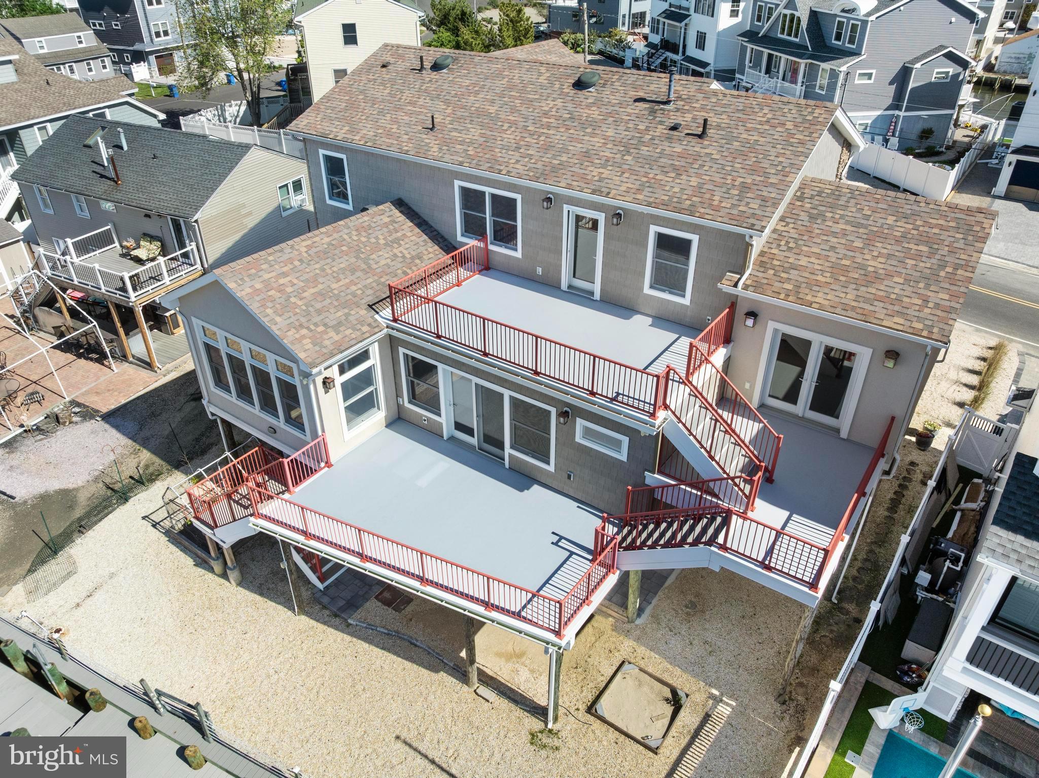 1169 Jennifer Ln