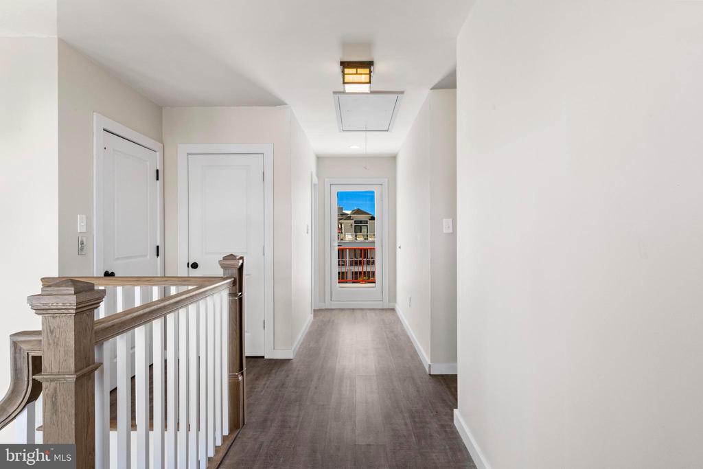 1169 Jennifer Ln