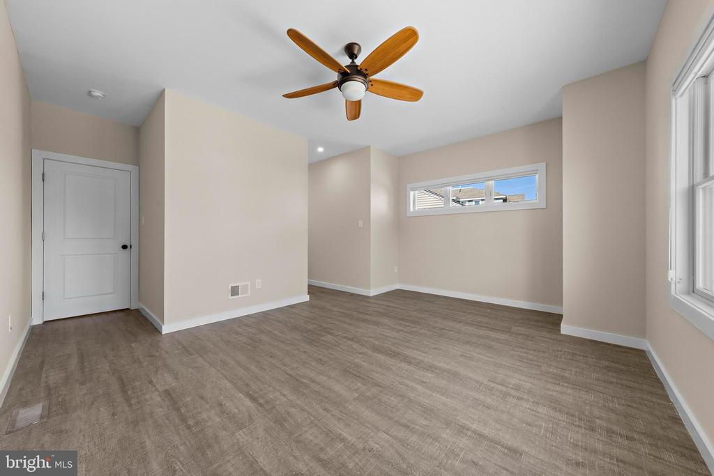 1169 Jennifer Ln