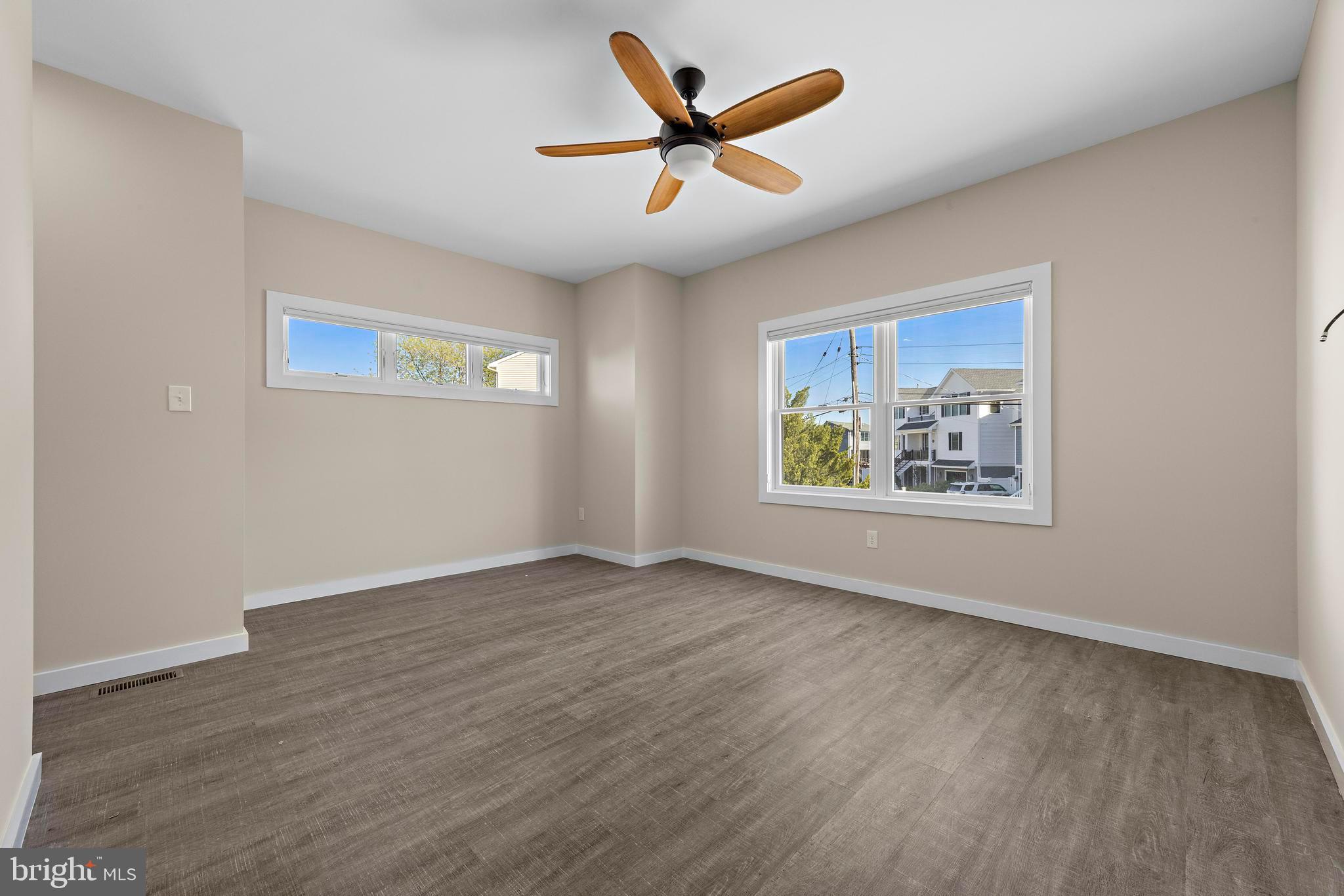 1169 Jennifer Ln