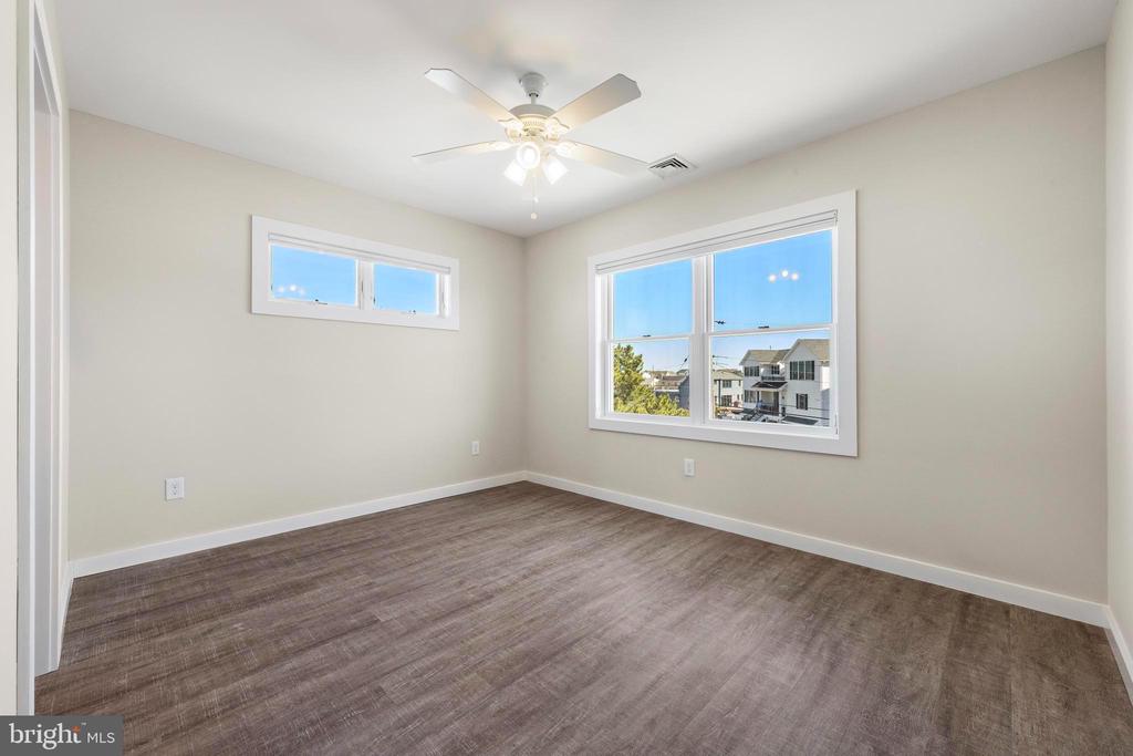 1169 Jennifer Ln