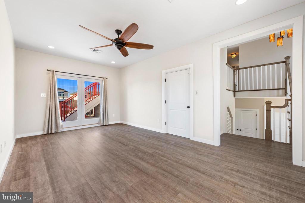 1169 Jennifer Ln