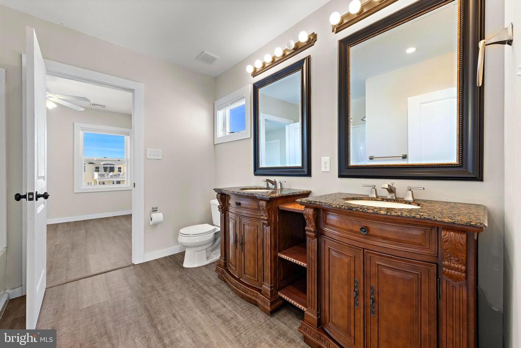 1169 Jennifer Ln