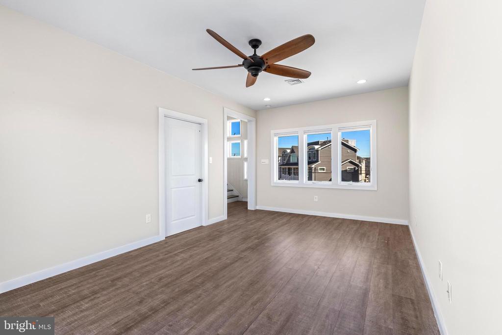 1169 Jennifer Ln