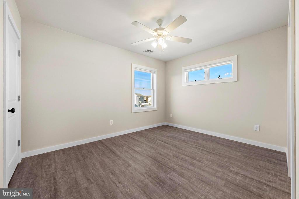 1169 Jennifer Ln