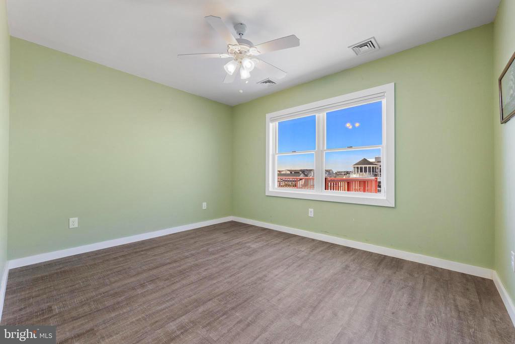 1169 Jennifer Ln