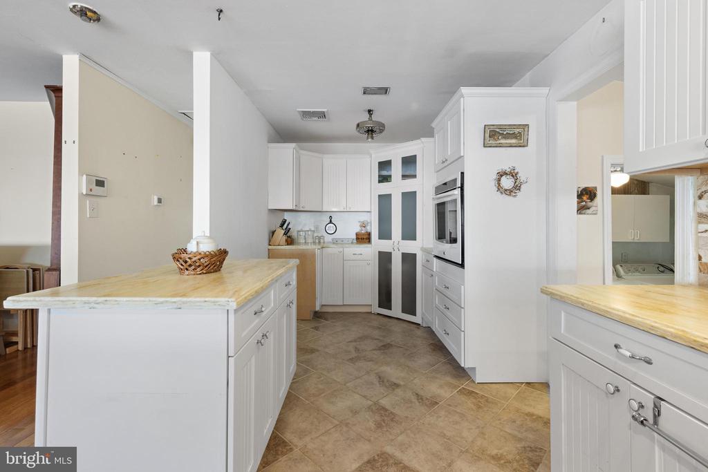 34 W GRANADA DRIVE