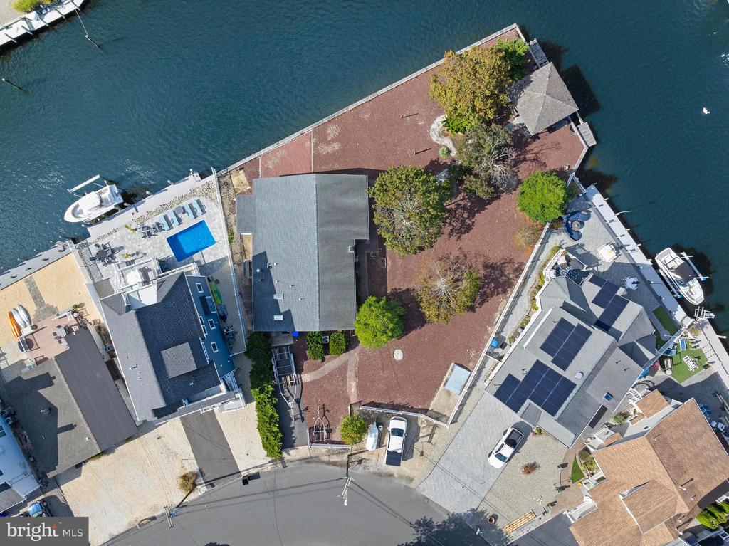 34 W GRANADA DRIVE