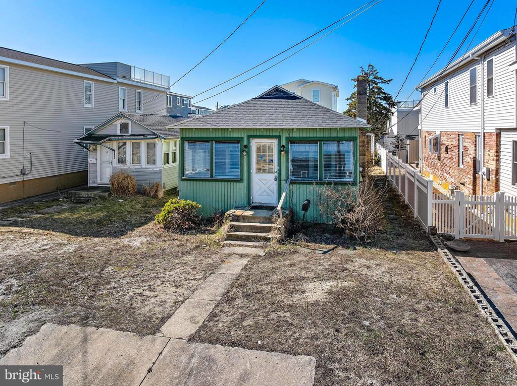 104 E 17TH STREET
