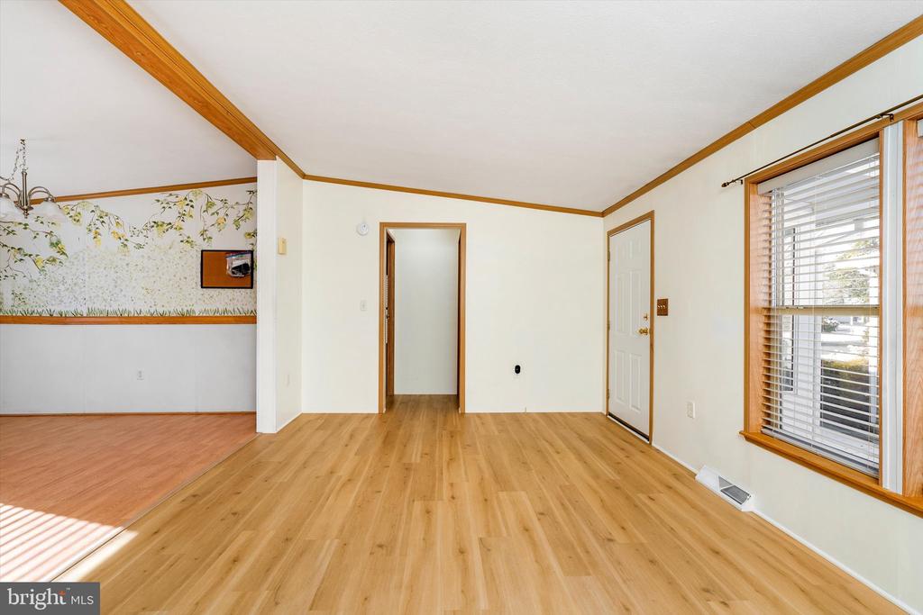 405 MAPLEHURST COURT