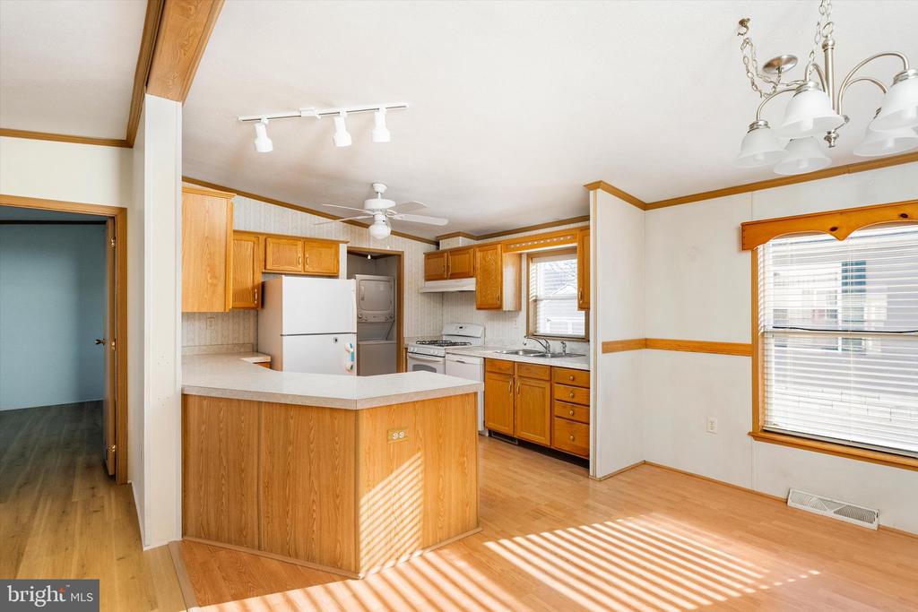405 MAPLEHURST COURT