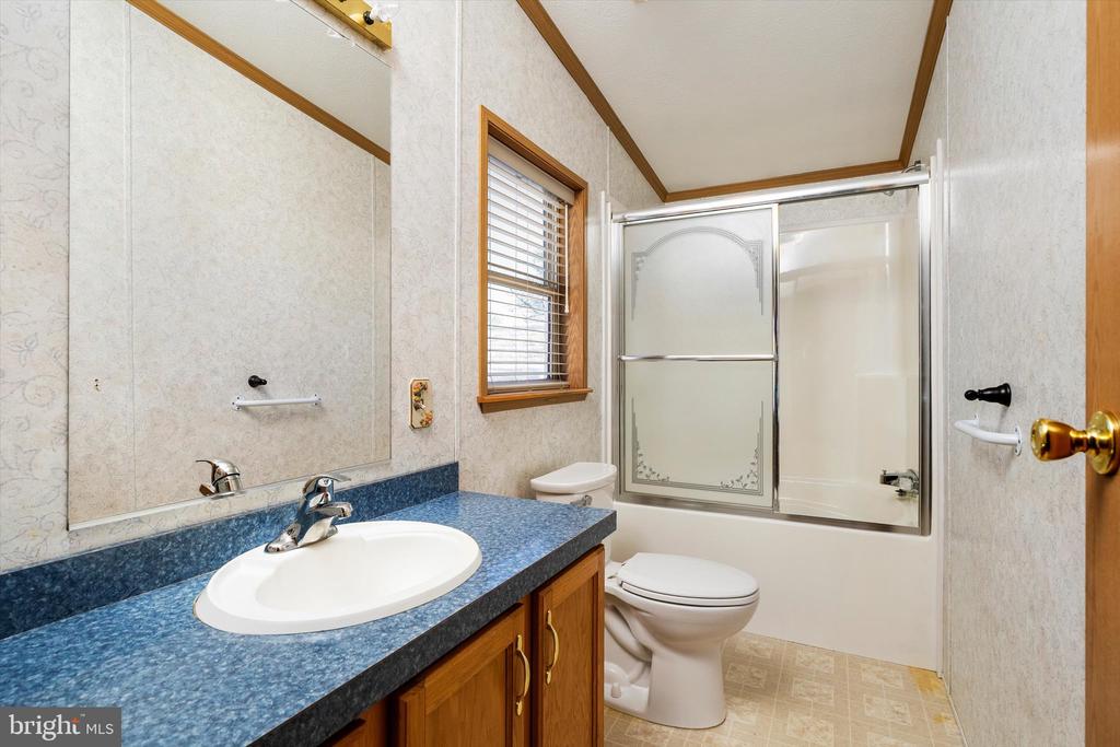 405 MAPLEHURST COURT