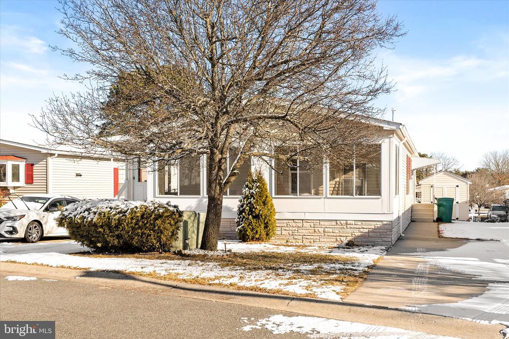 405 MAPLEHURST COURT