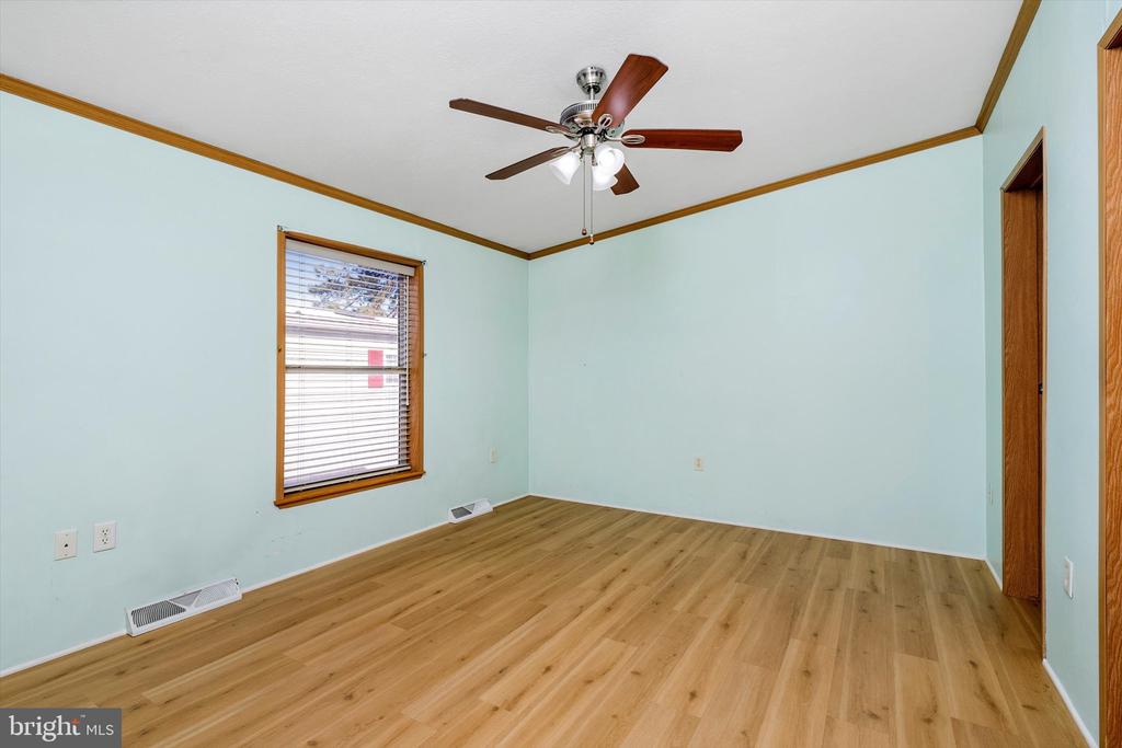 405 MAPLEHURST COURT