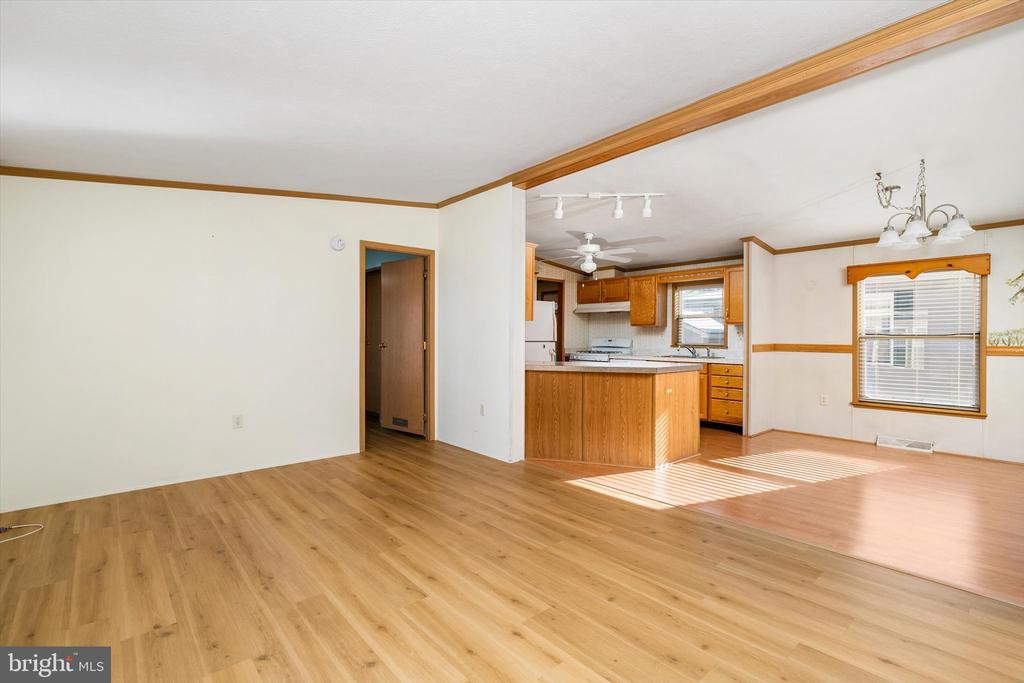 405 MAPLEHURST COURT