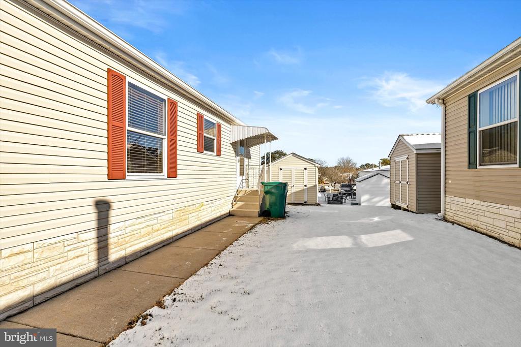 405 MAPLEHURST COURT
