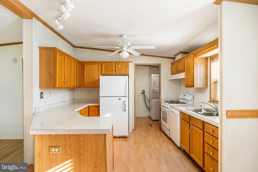 405 MAPLEHURST COURT
