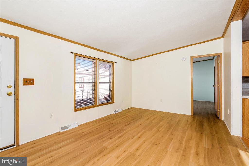 405 MAPLEHURST COURT